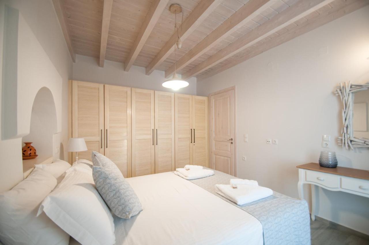 Luca'S Houses Chalki Town Ngoại thất bức ảnh
