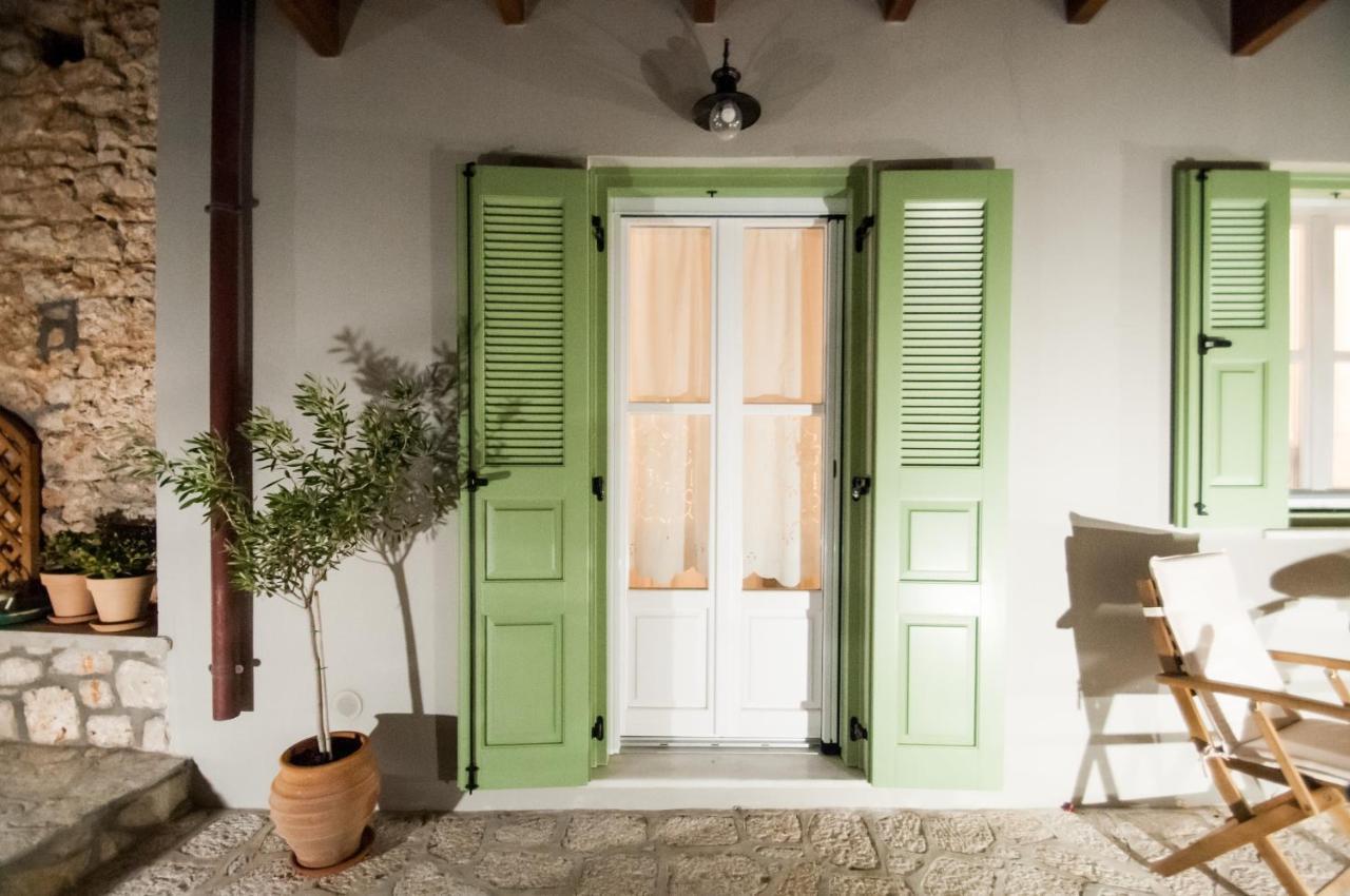 Luca'S Houses Chalki Town Ngoại thất bức ảnh