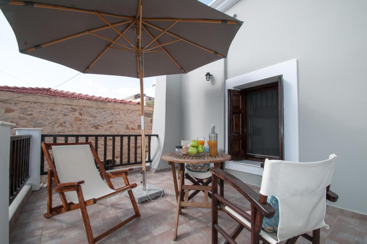 Luca'S Houses Chalki Town Ngoại thất bức ảnh