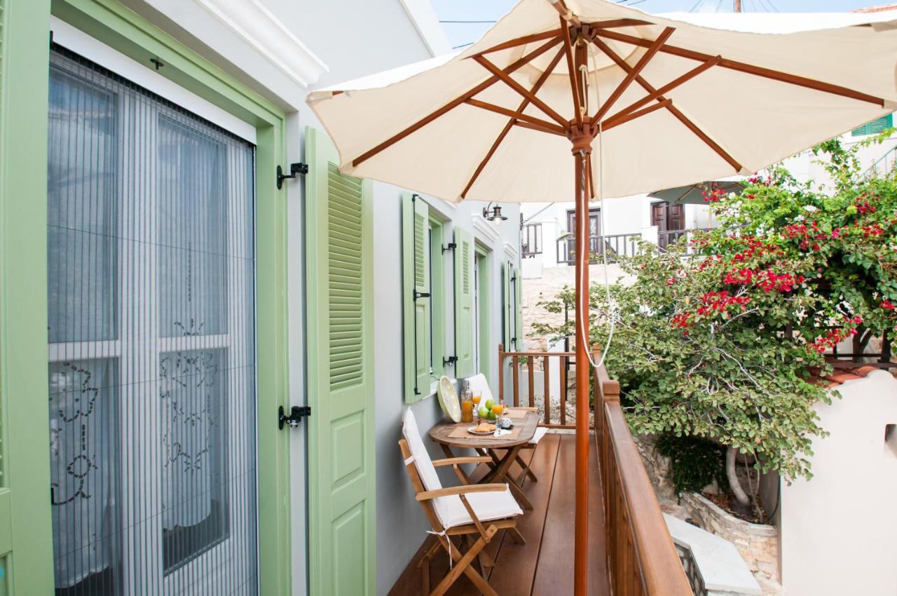 Luca'S Houses Chalki Town Ngoại thất bức ảnh