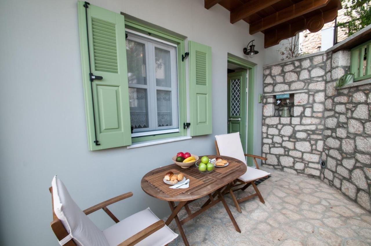 Luca'S Houses Chalki Town Ngoại thất bức ảnh