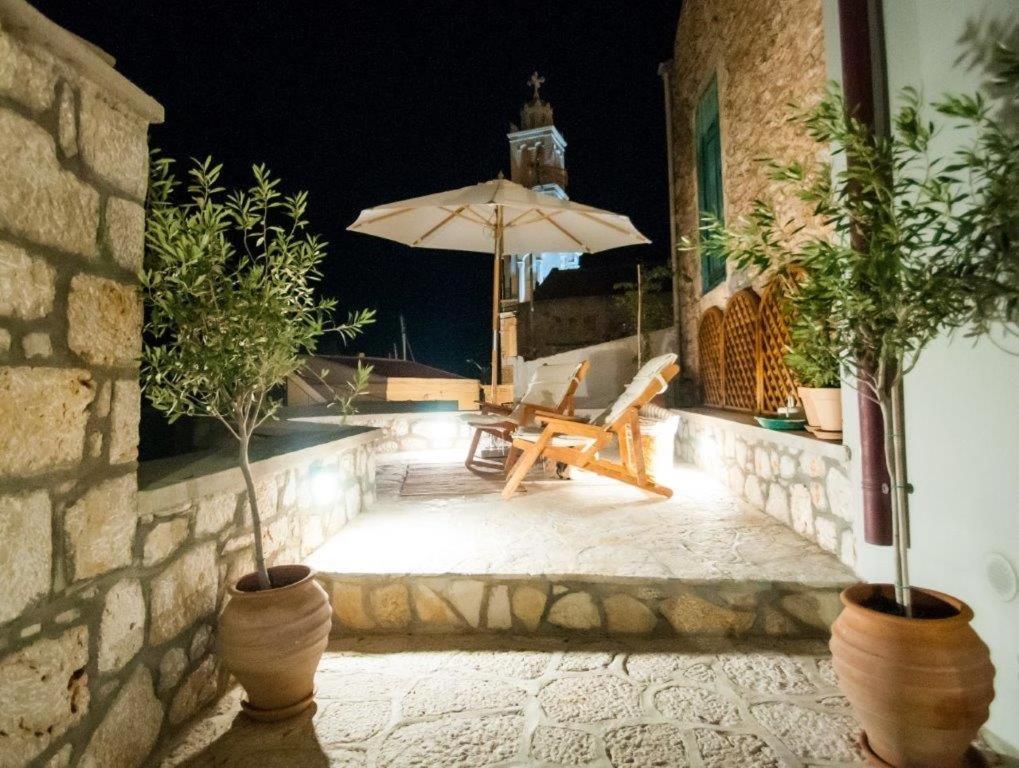 Luca'S Houses Chalki Town Ngoại thất bức ảnh