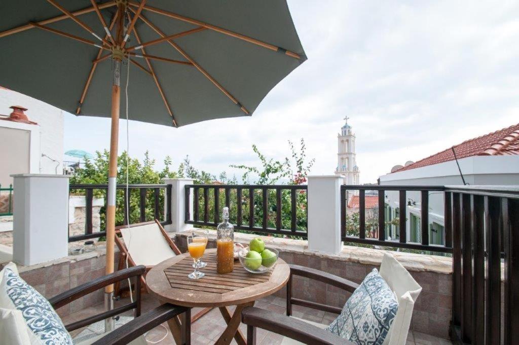 Luca'S Houses Chalki Town Ngoại thất bức ảnh